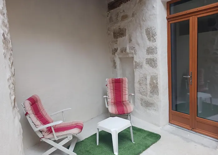 Daire T2 + Terrasse - Au Coeur De *